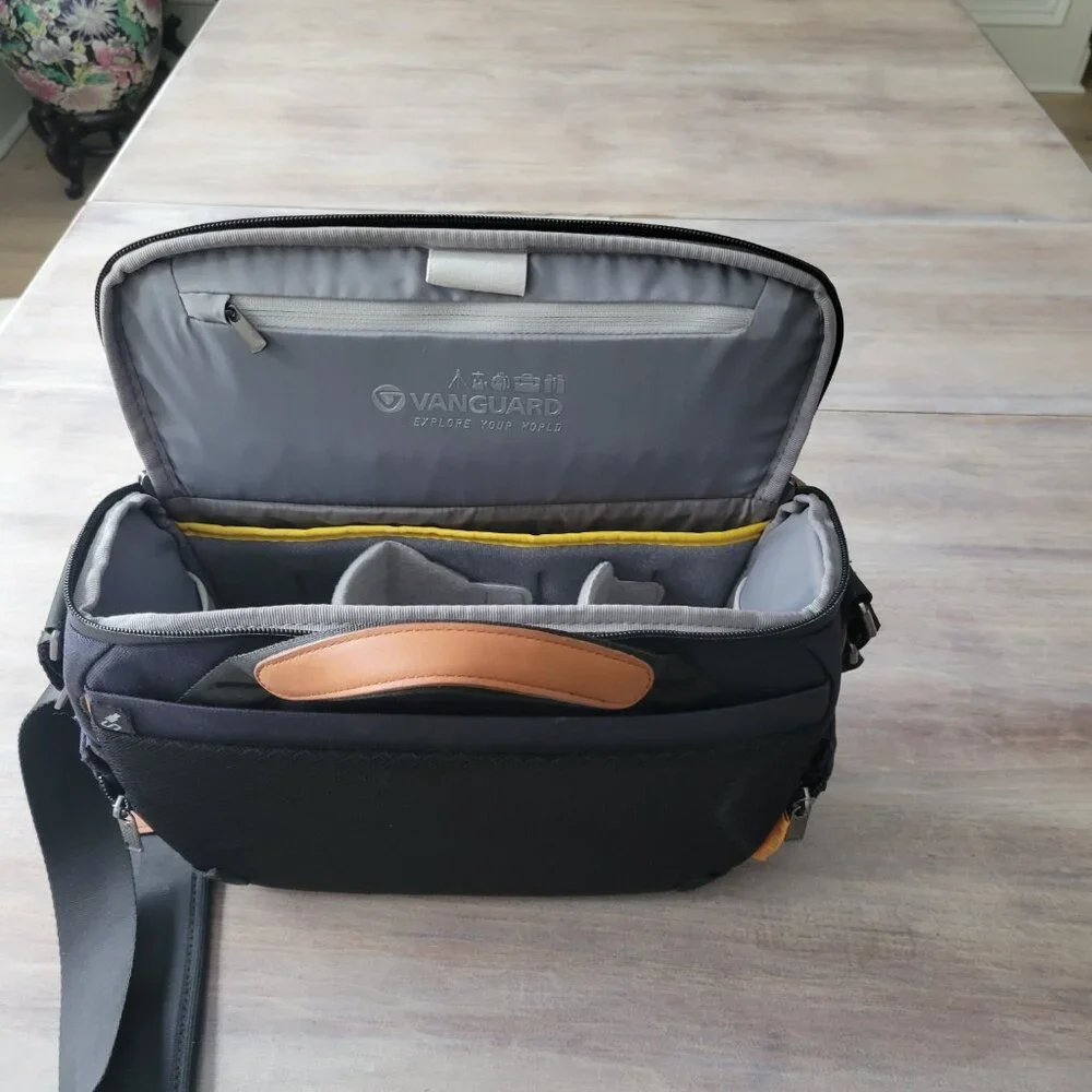 Vanguard Versatile Camera Tech Shoulder Bag Padded DSLR Mirrorless Urban
